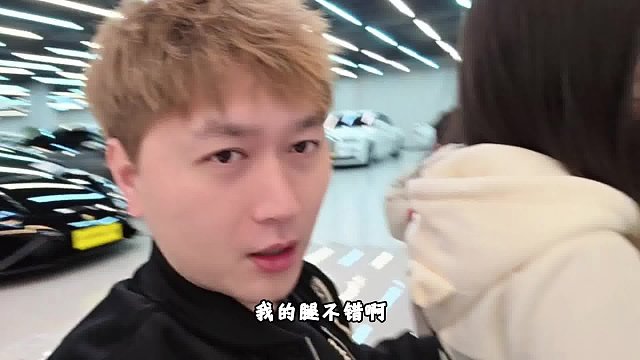 酷酷：我真的受不了啦，怎么能正好坐我腿中间