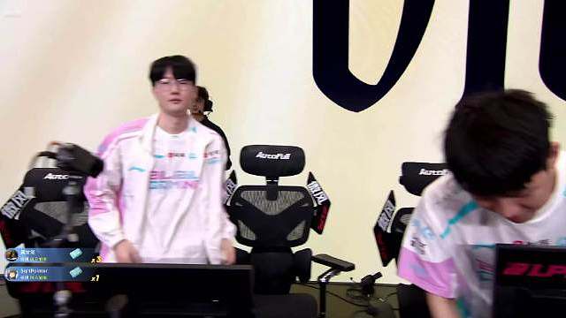 两个大拇哥，连续两年去先锋赛了！！ ​​​