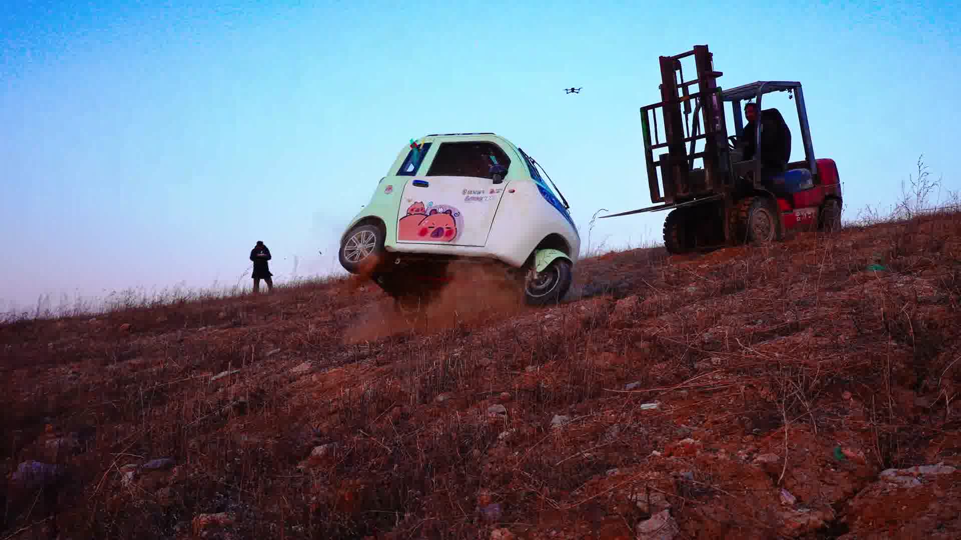 自带“龙鳞盾”的神车！文曲星01翻滚挑战成功，全家出行的定心丸