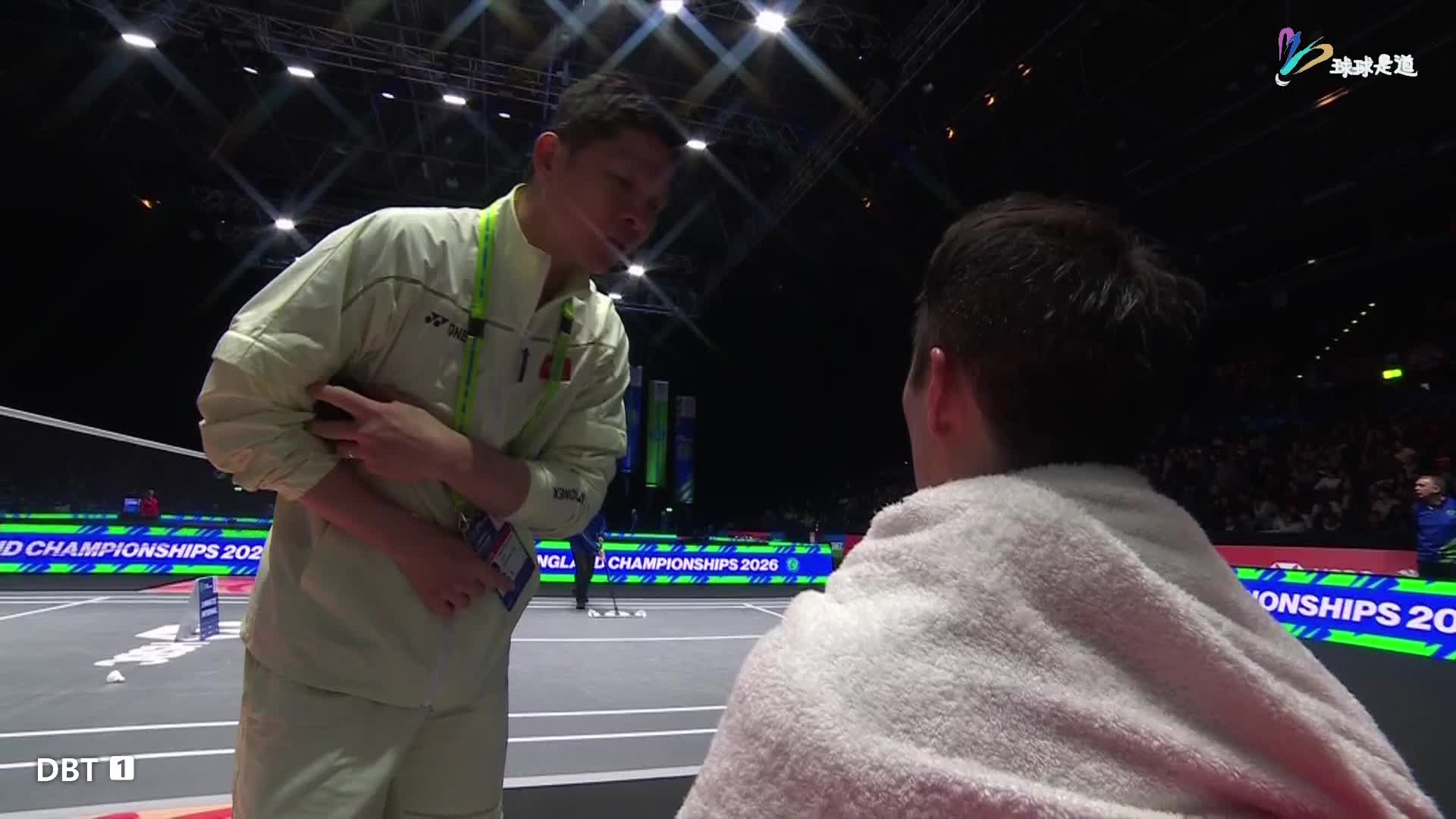 拉克什亚vs伍家朗全英羽毛球公开赛-球球是道-1/8下