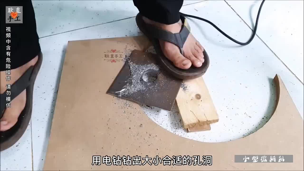 利用简单的材料竟打造出一台农用微耕机