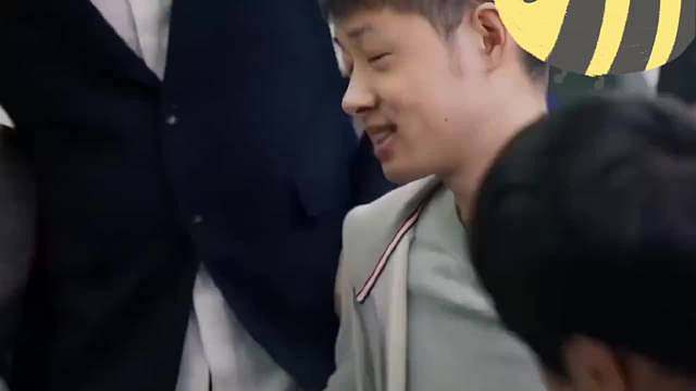 Jacklove谈淘汰赛被T1零封。JK：面对T1身体不由自主的抖，是真的害怕恐惧。369：在BP的