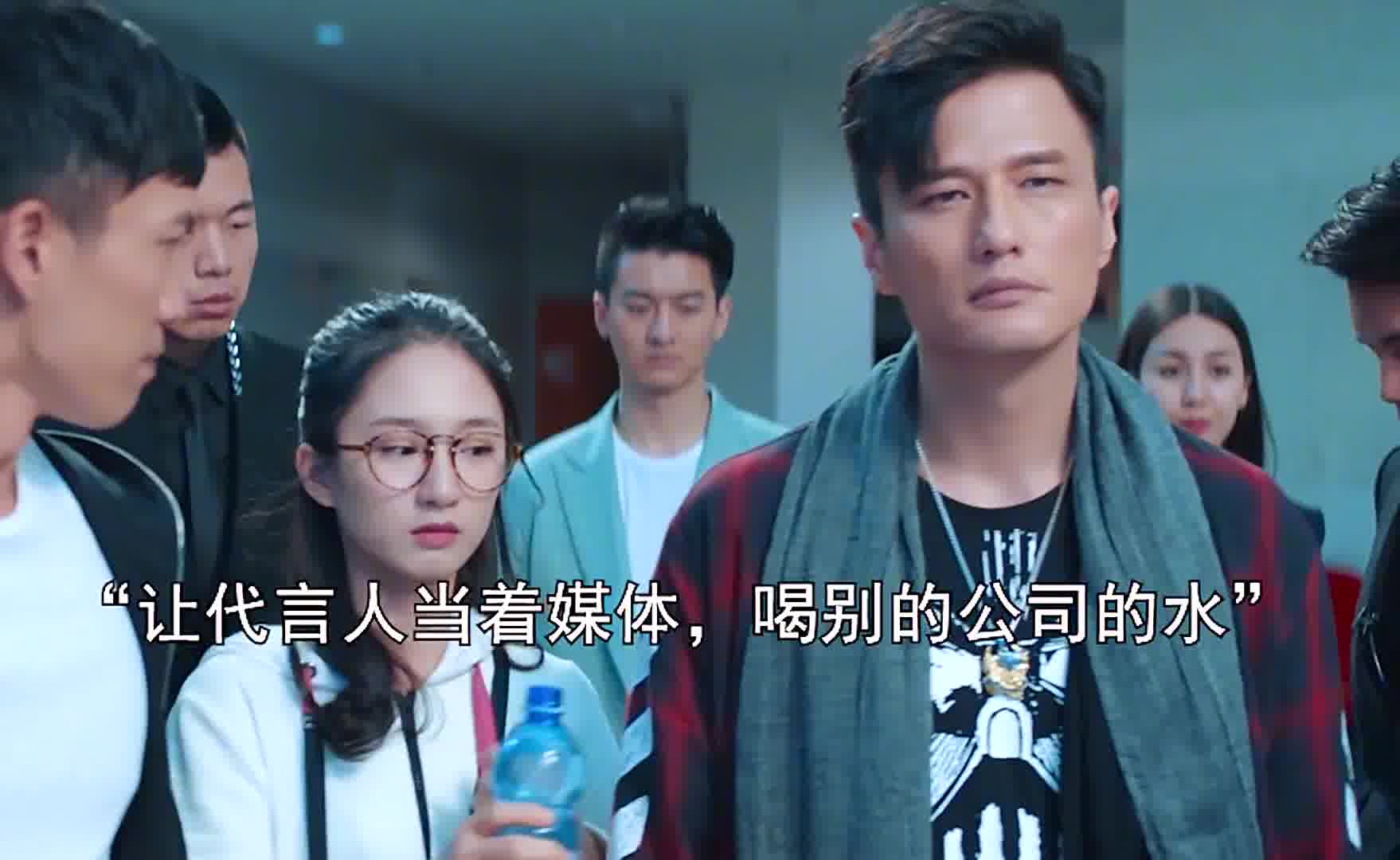 矿泉水公司为了换代言人，居然想出来这种办法