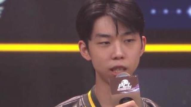 世人都说他是 FPS 天才，是先天圣体，却没人提这份 “天赋” 背后，是七年的千疮百孔