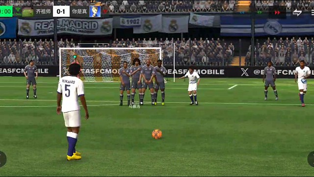 任意球读秒绝平 调整传球方向 看到球员往空当跑位=果断传球 吊顶斜线传中