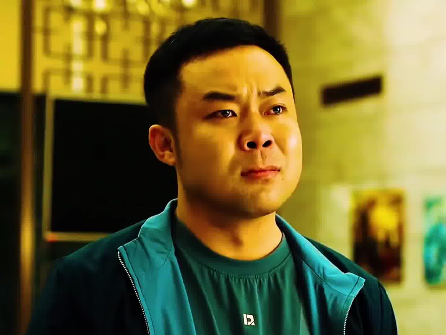 千万不要站在男人后面“开玩笑”，这个女人就是例子