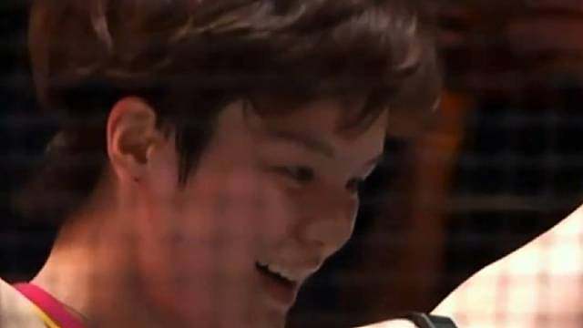 2026全英羽毛球公开赛，王祉怡终结对安洗莹的十连败，首夺冠军！赛后她第一时间向罗导申请“不出操”，