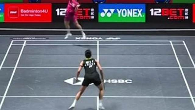 没有一座高山不可逾越！恭喜王祉怡！终结对安洗莹十连败，首夺全英冠军！赛后第一时间向罗导申请"不出操"安洗莹