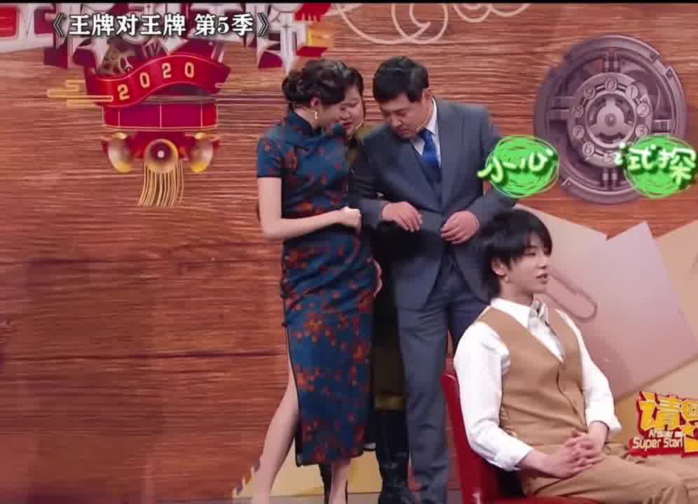 晓彤的腰居然能撑起整个我