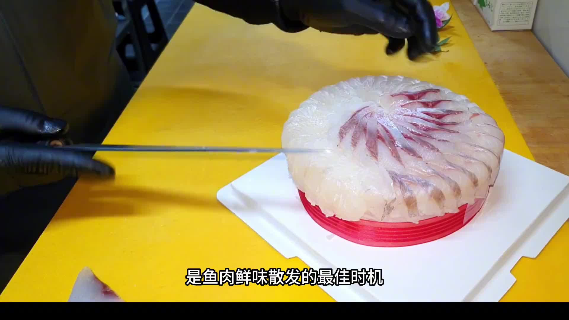 用生鱼片做成蛋糕界的天花板，也是对寿星公最大的祝福。