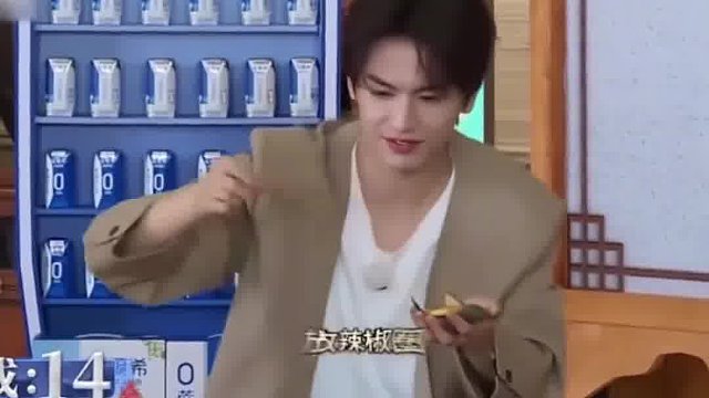 白鹿：过分了哈，“吹口哨”费嘴的呀