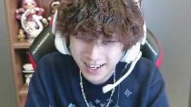 AG对阵PRX，现场观众狂喊"PRX回家"，喊得hanghang都绷不住了！