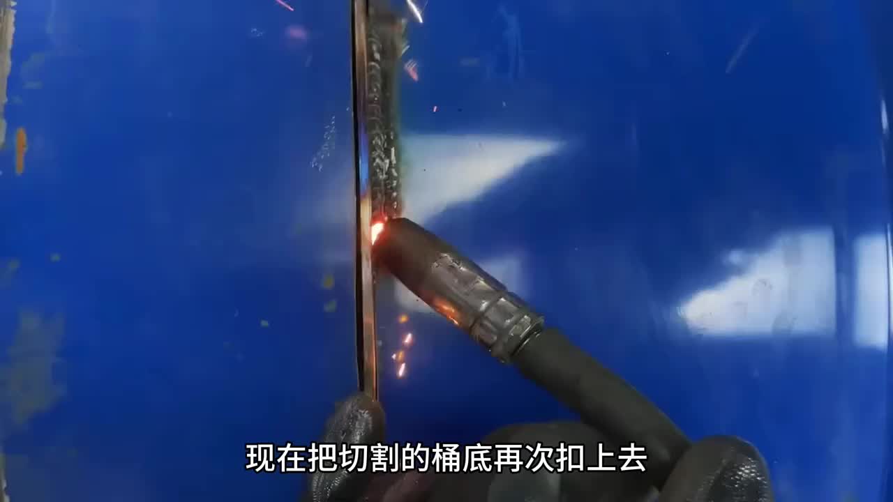 一个大油桶打造出一款多功能取暖炉