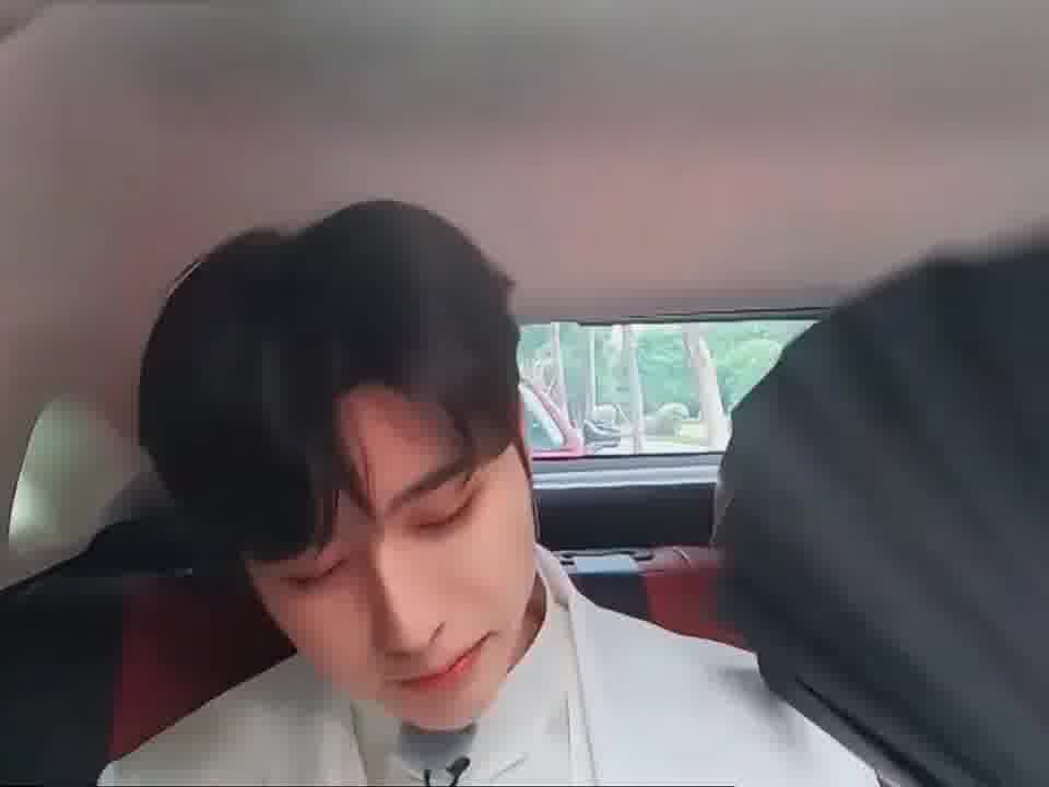 看金靖如何拿捏蔡徐坤