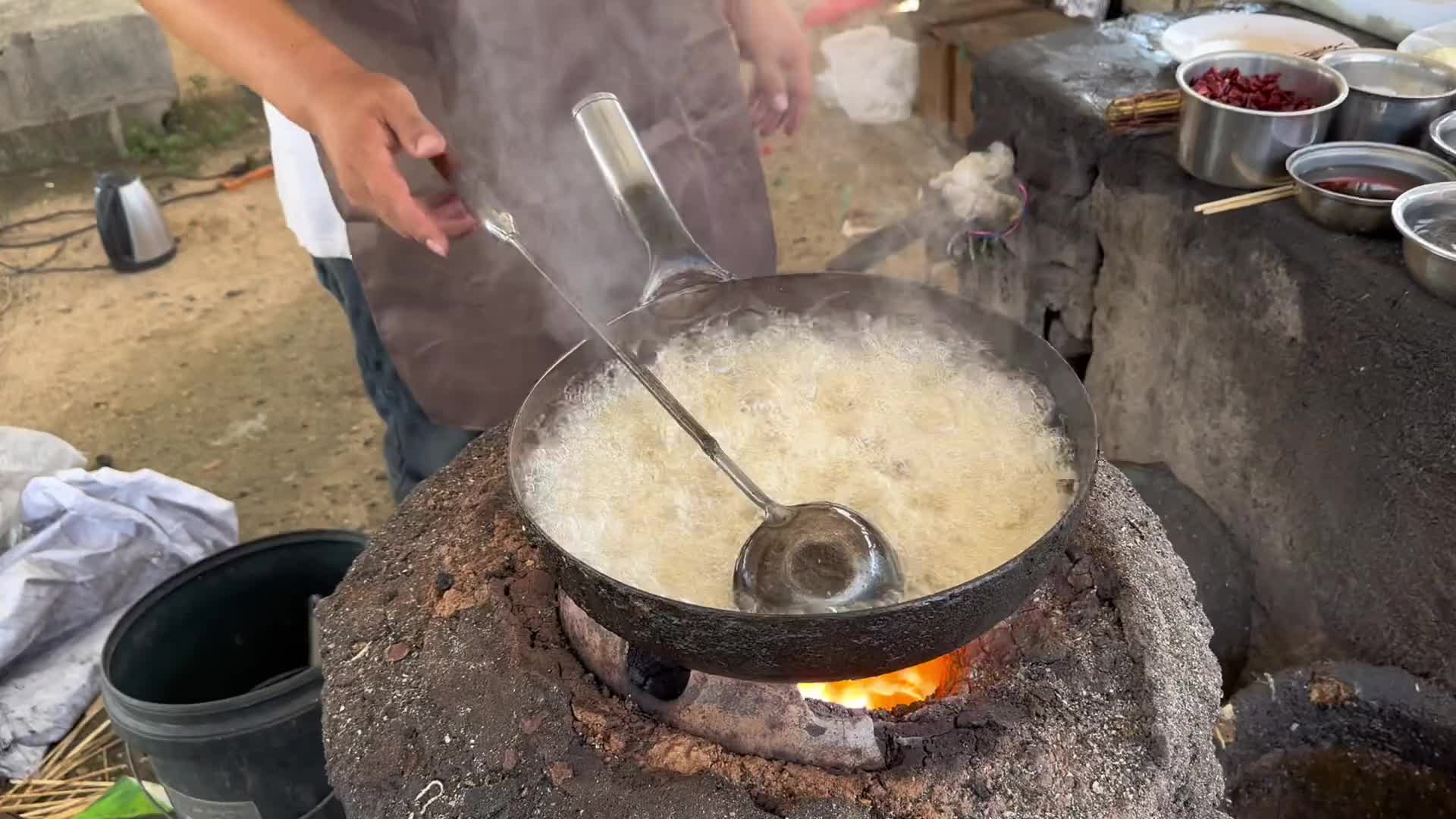 山东大集在上冶大集到大胖这里花十块钱，他竟然给我做干煸猪肺。