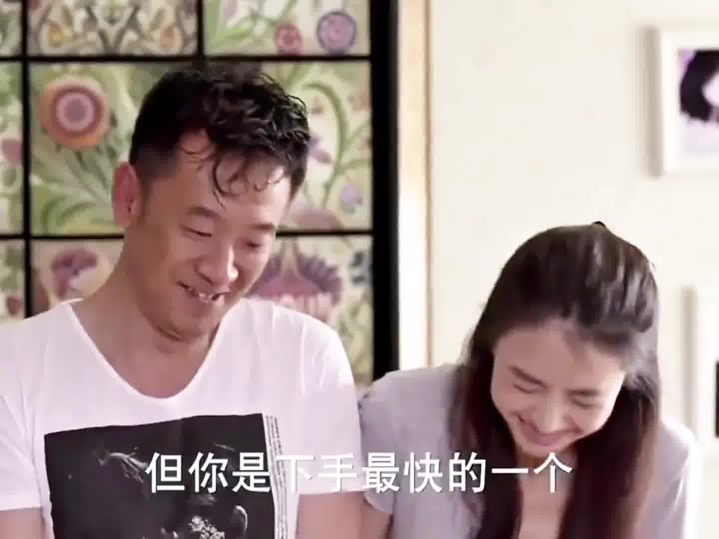 这绝对是笑场了