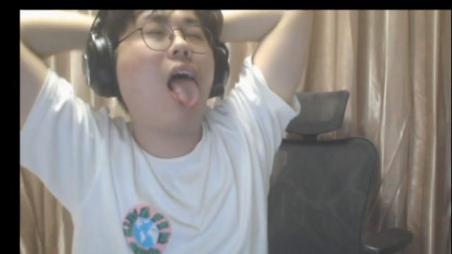 狂魔哥直播生理期来了被管哥拿下