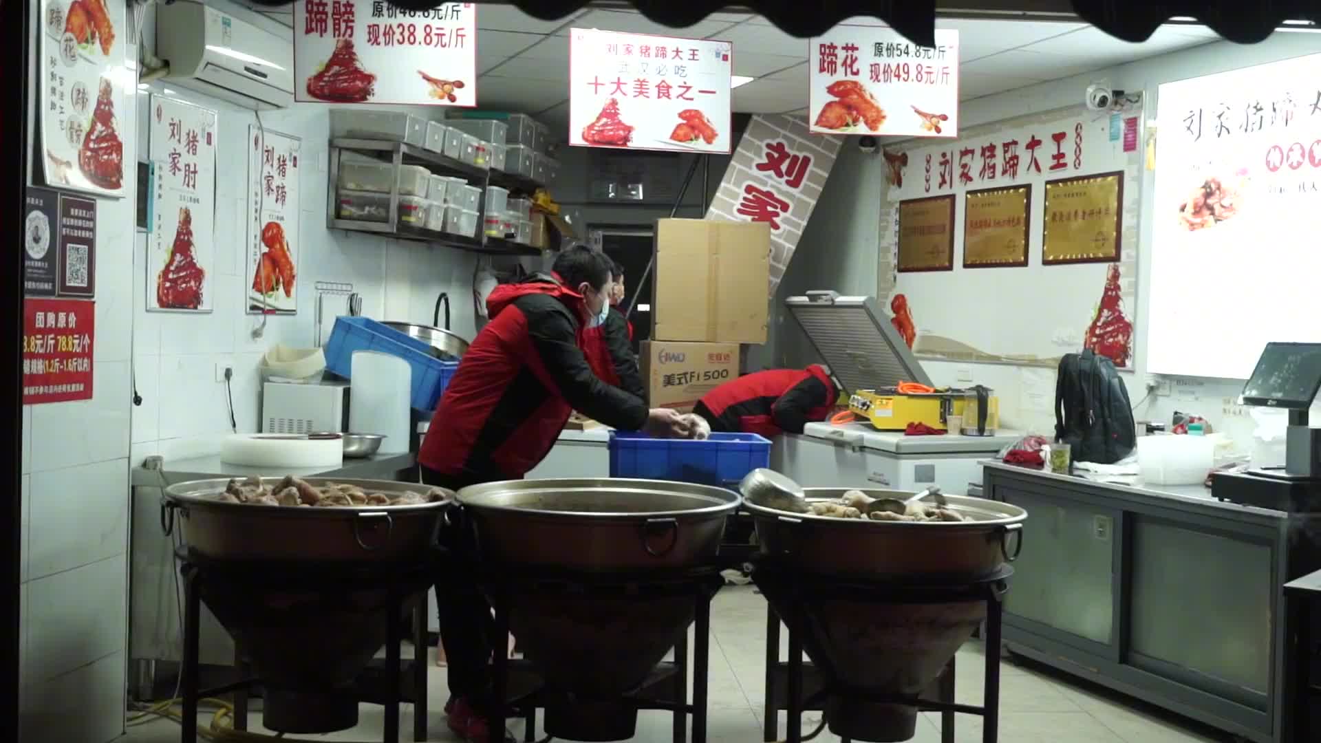 大哥1天做700多个肘子和猪蹄，3代手艺传承，1天卖20000多