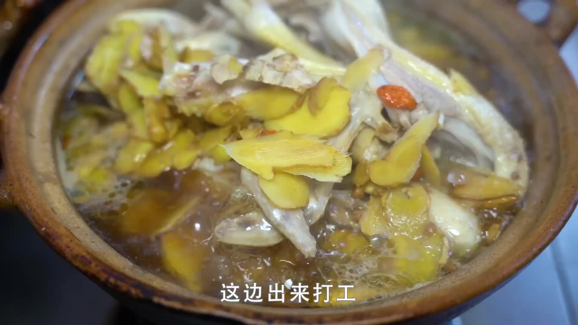 高中辍学打工，19岁出车祸断臂，靠1只鸭子翻身，1天50只不够卖