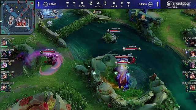 / 
四分五十秒 无畏苏烈通过一些卖身位去打掉对面一些关键技能 扰乱对方进攻节奏

六分四十秒 我方