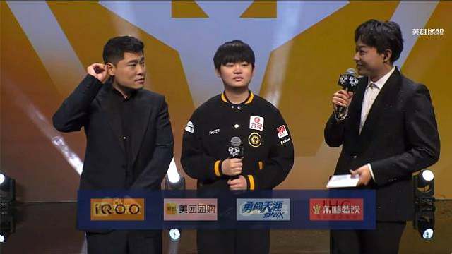 【重庆 赛后采访】
 (宋季泽) 
其实还好吧，胜利就好；
我们尝试更多体系吧；
多样化体系，第四把