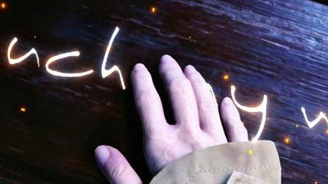 虽然伊森已经失去了肉体，但这位父亲仍然用意识和爱保护着萝丝