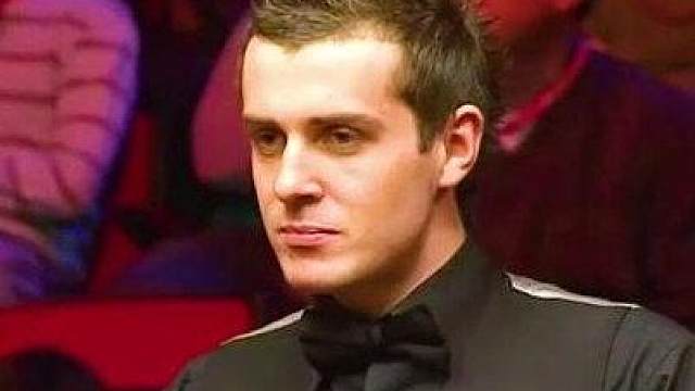 塞尔比不进攻做防守，被火箭用斯诺克折磨，诠释了什么是玩火自焚