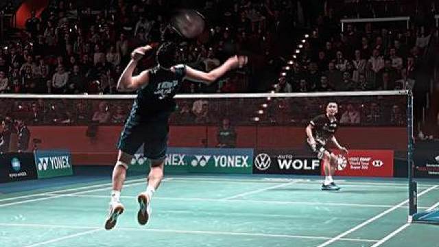 “观赏低视角桃田贤斗慢动作”