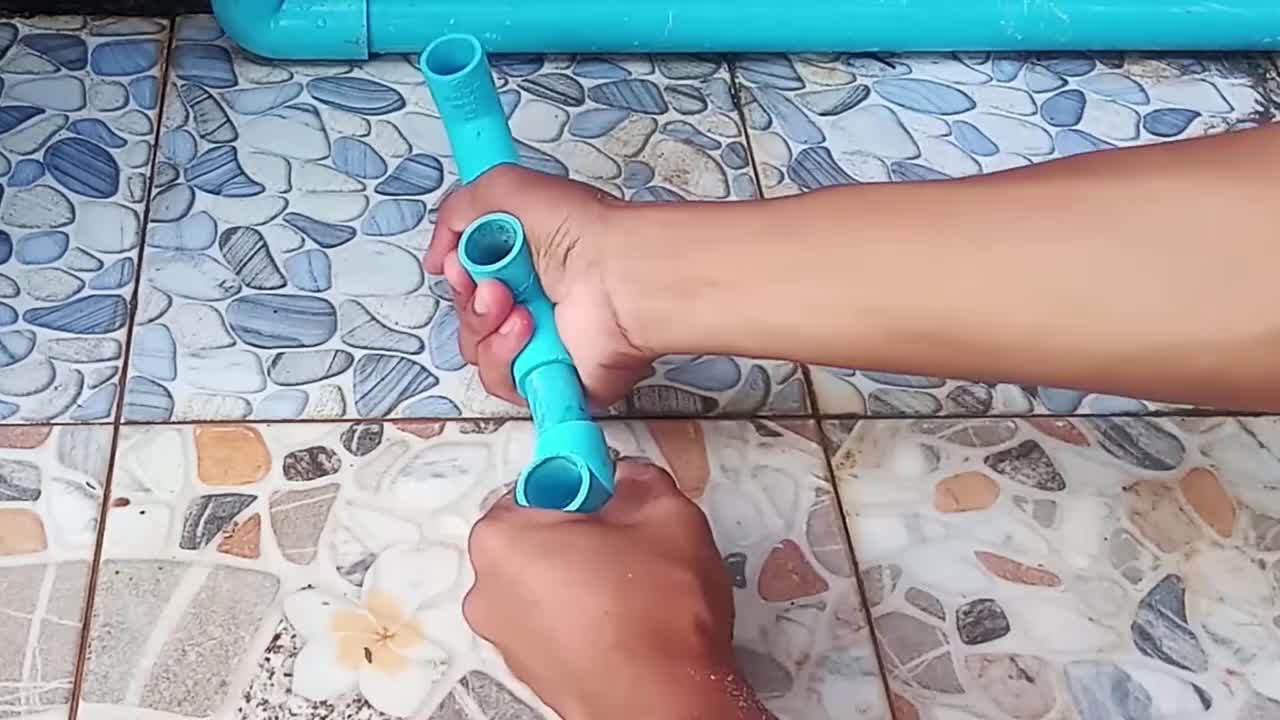 用几个塑料瓶将水管进行改造一番后水压竟然增大了好几倍