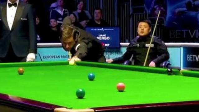 斯诺克泥石流,梁文博蝎子摆尾嗨翻全场,火箭都有些憋不住笑了