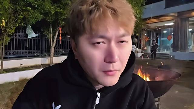 其实就是从心底里瞧不上