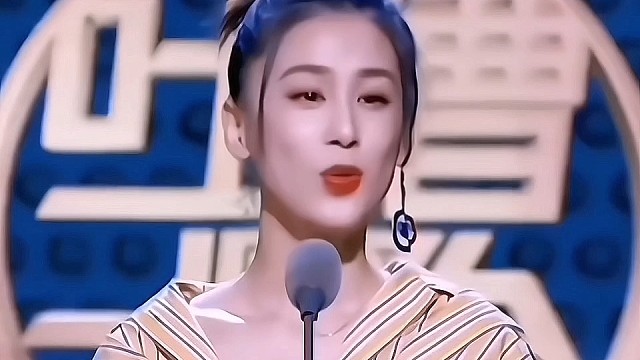 颜值巅峰期的她并不比神仙姐姐刘亦菲差多少，没有一句台词，当年却红到大江南北，一出场就惊艳众人！#黄圣