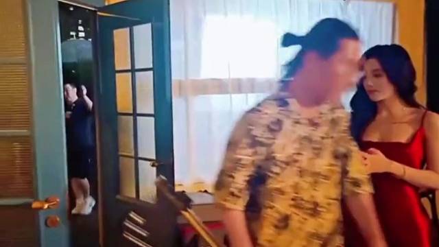 自瞄忘了關了…