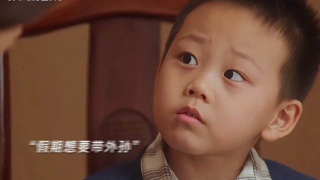 “小孩哥：谁把这些糖，放进我的柜子里的？”#大妈的世界