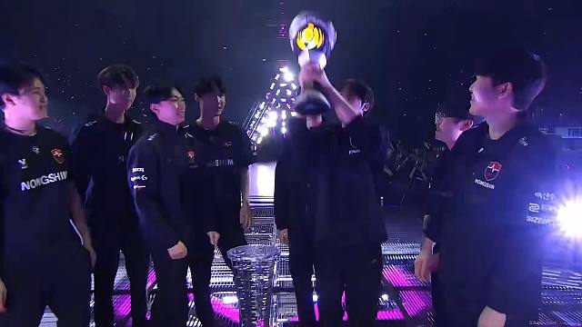 无畏契约圣地亚哥大师赛 捧杯时刻