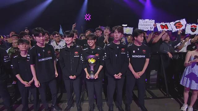 NS 夺冠采访：并肩作战的经历让我们站在这个舞台上闪耀！