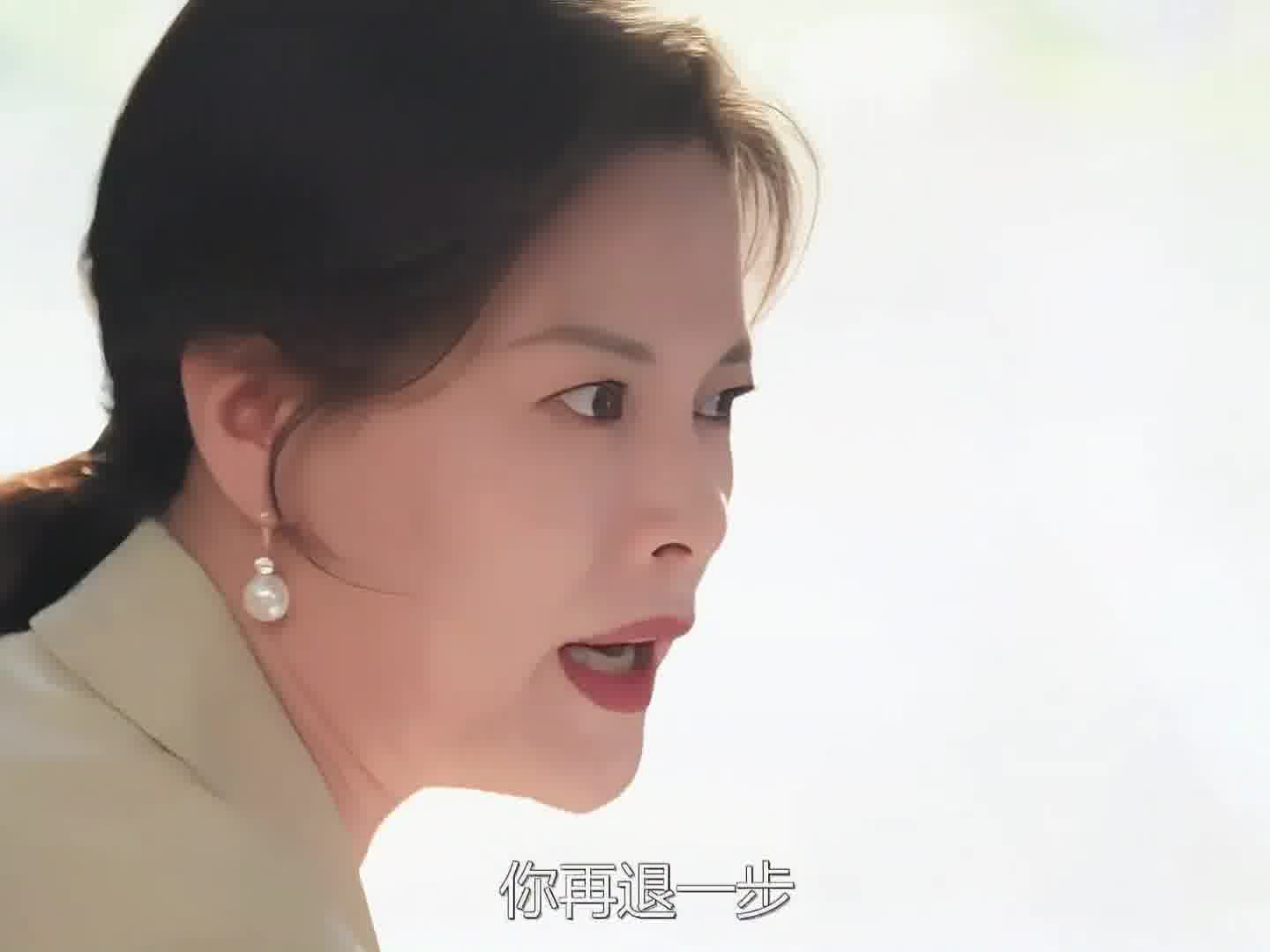 两个人在一起，是非黑白哪能分那么清楚