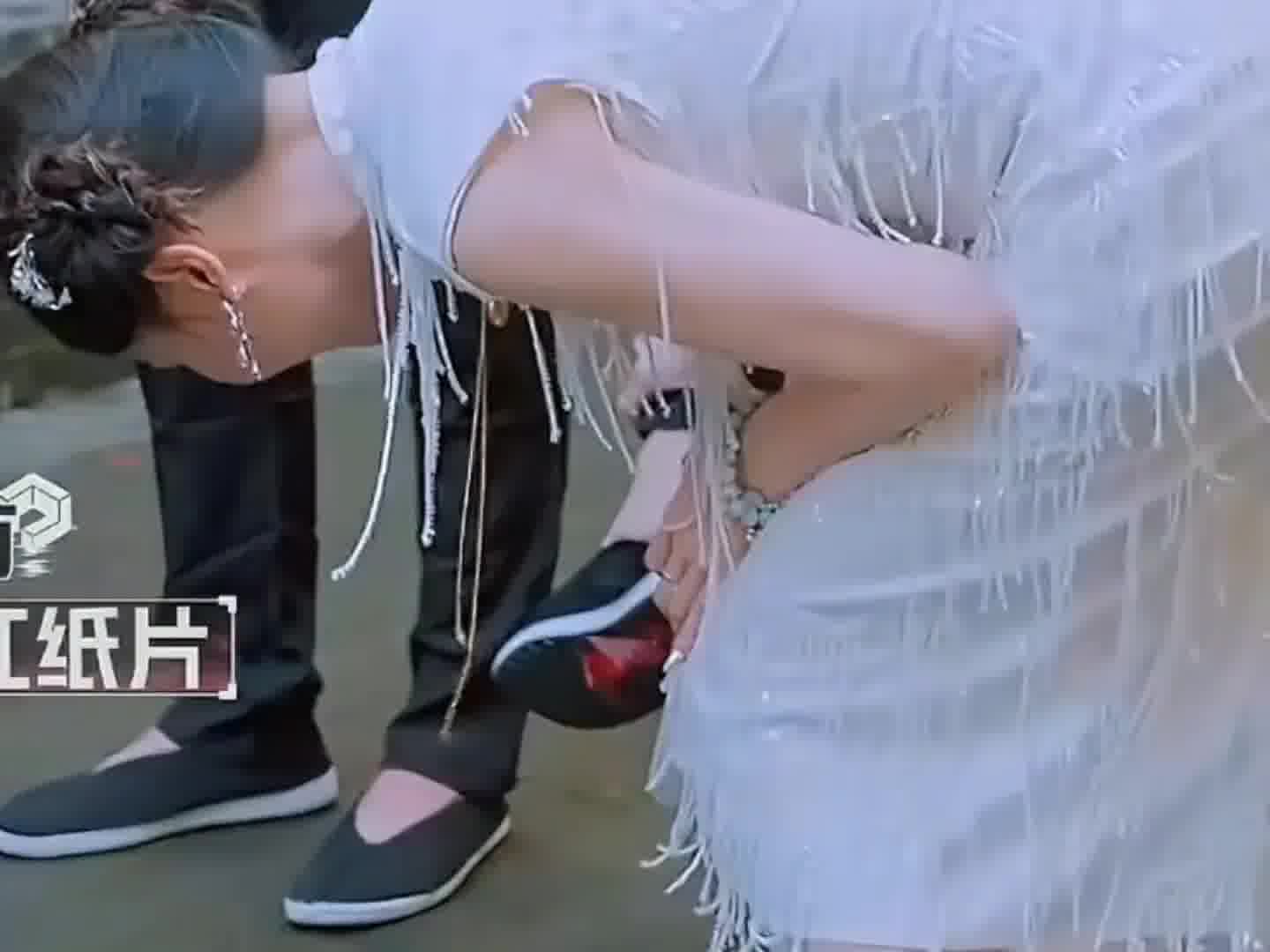 金靖被she附身，太搞笑