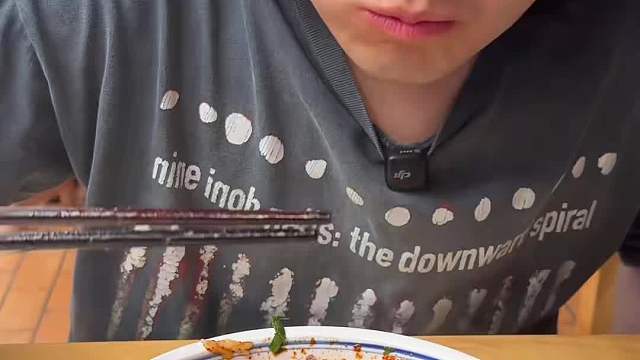 贵州遵义街头20元一碗的羊肉粉！嗦粉的快乐谁懂啊