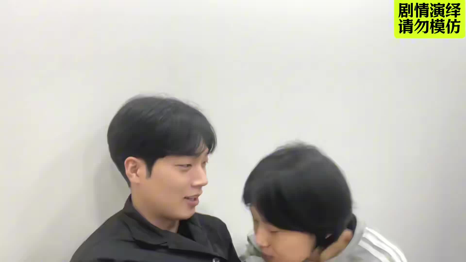 如果好朋友帮你闻衣服有没有异味时