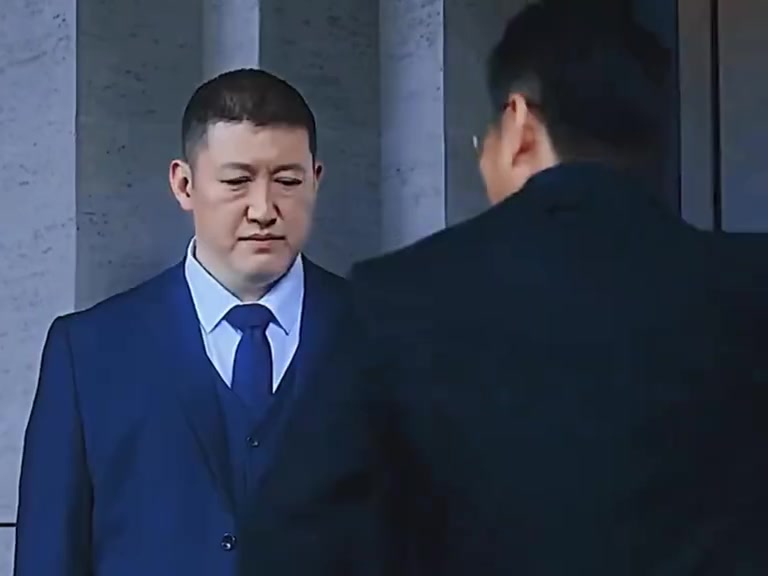 小弟：没办法，他给的太多了