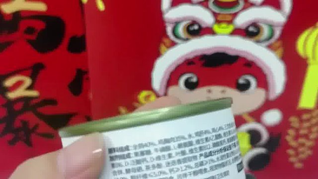 希喂猫罐头，肉含量高营养足