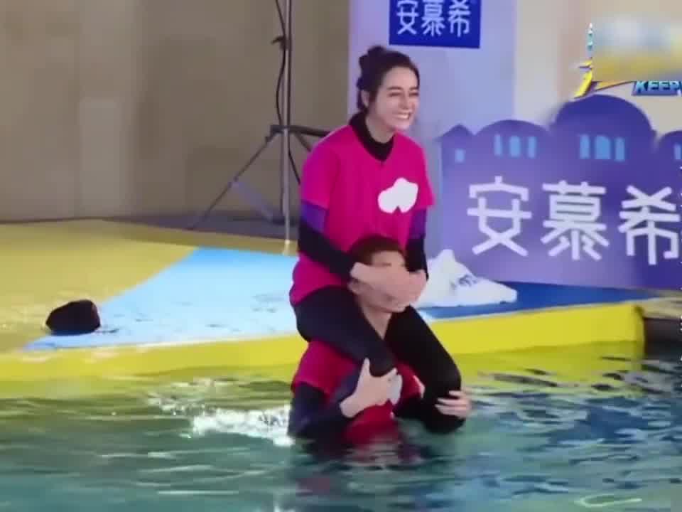 鹿晗谨言慎行啊，哈哈哈