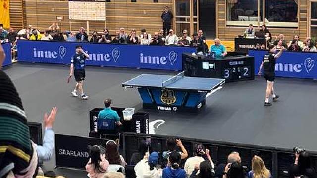 东哥尴尬一球，但全场都是叫好声，赢球也可以丢球也可以，气氛实在太好了