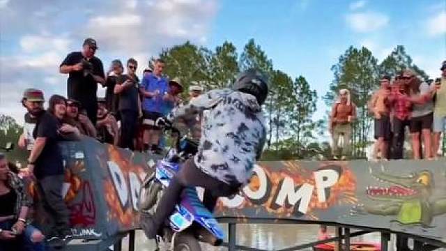 人生不过短短三万多天，再不疯狂就老了