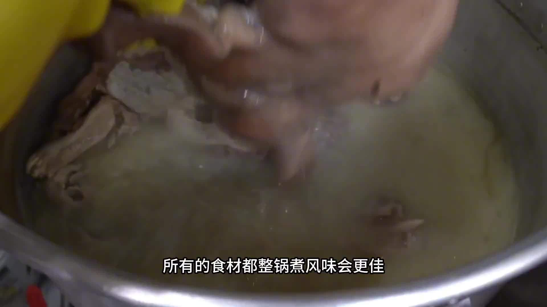 低价买回别人不要的猪头，然后做成我们吃不起的模样。