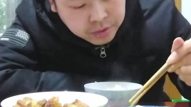 神坡农二的美食生活今天晚餐吃红烧肉和菱白毛豆好香啊农二脱口秀谈谈济公和西游记，动漫番剧！