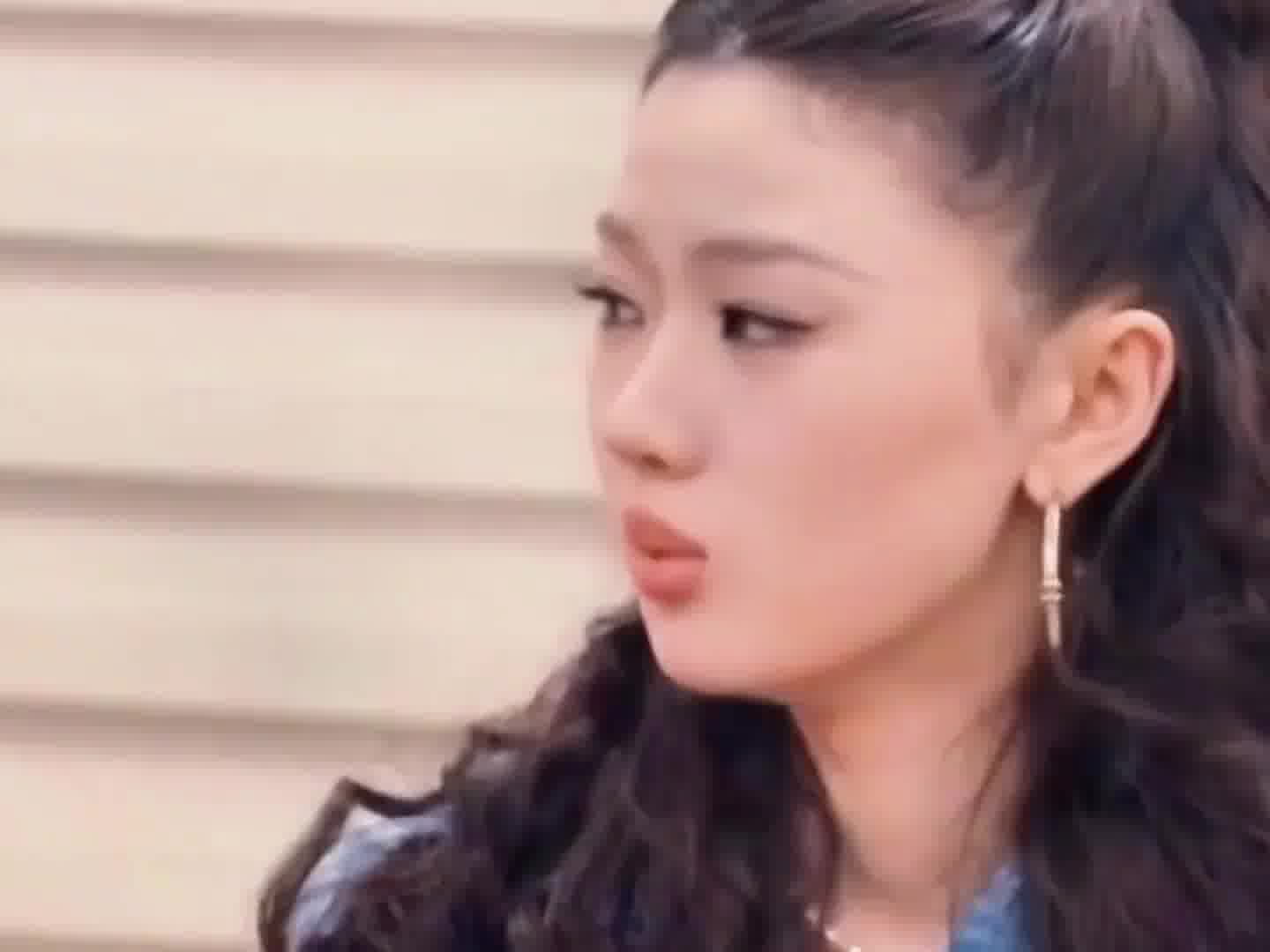 薛凯琪：你们都在说什么呢？我咋听不懂呢？