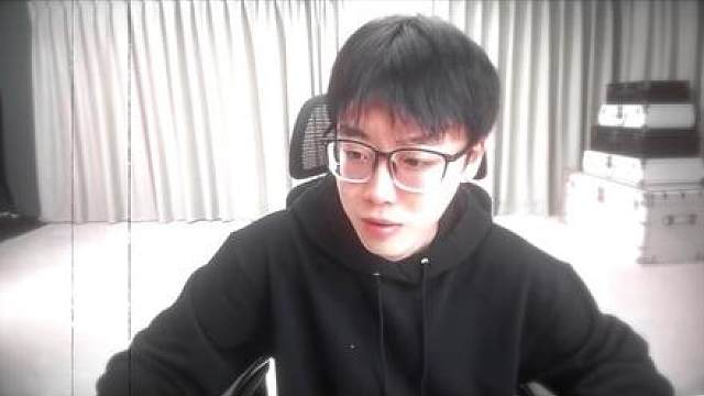 你终于可以跟新的男孩子聊到天亮，而不是和我吵到天亮了