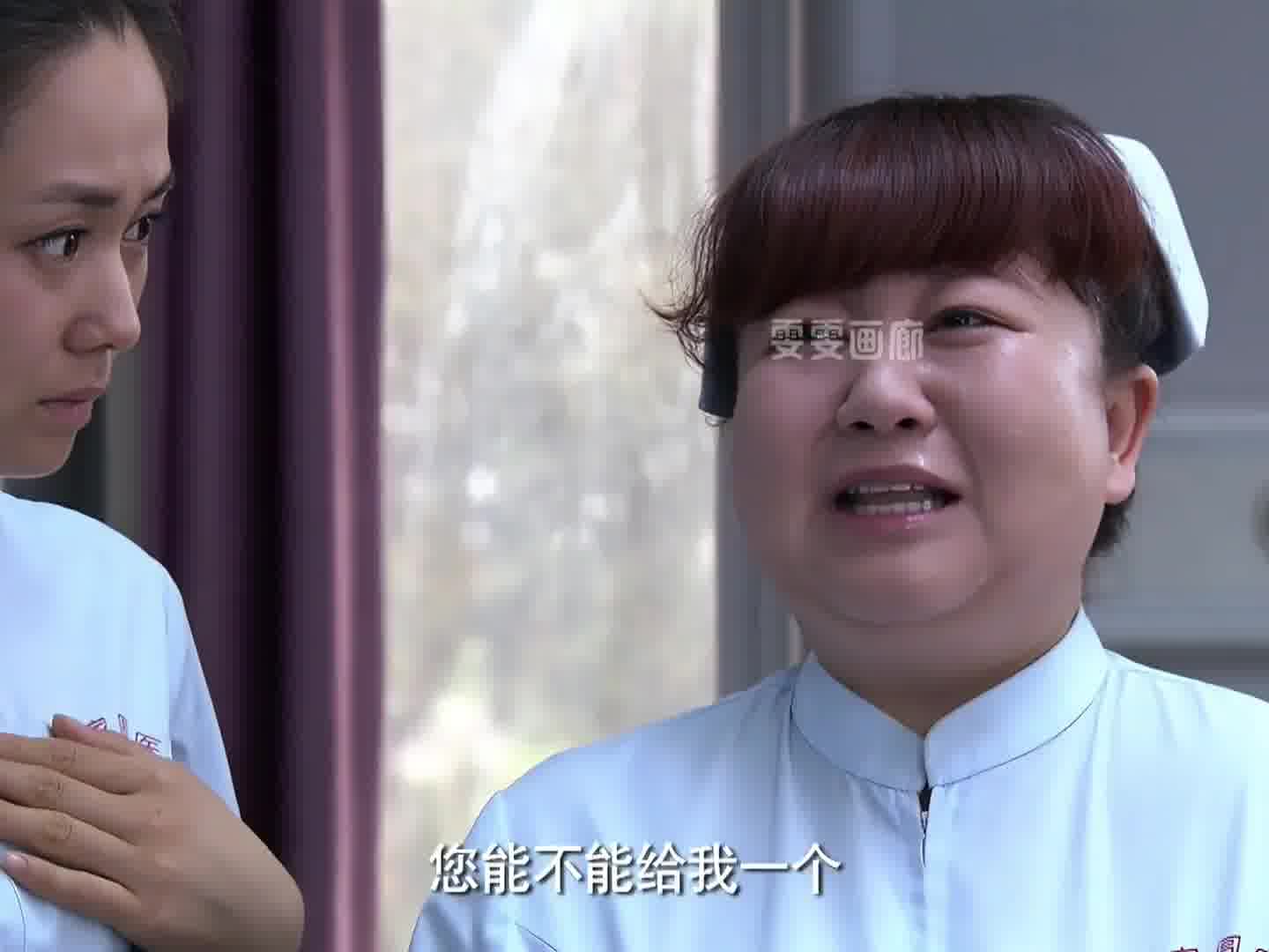 这小胖丫头真好玩